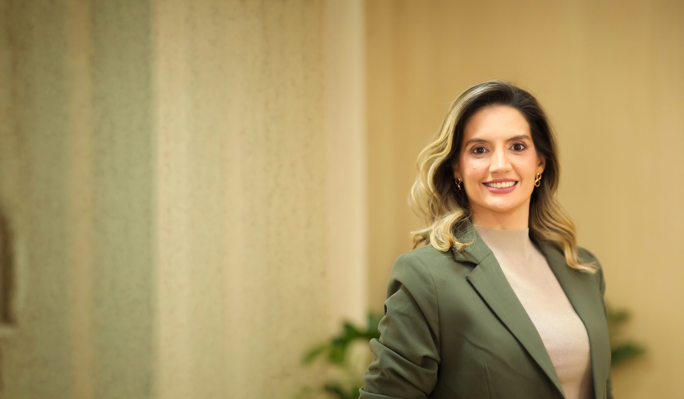Dra. Charlene Caldas, ginecologista em Ceres-GO
